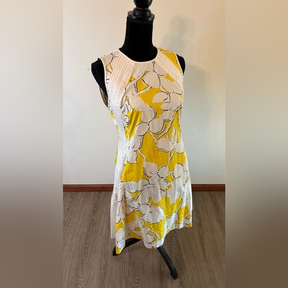 Diane Von Furstenberg “Samantha” Yellow Floral Dress Size 8​​ - Picture 3 of 11